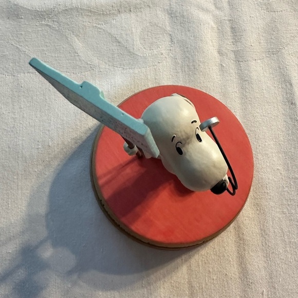 Peanuts Gallery Hallmark Snoopy Happiness Is A Sure Bet Figurine 2015 - Picture 5 of 10